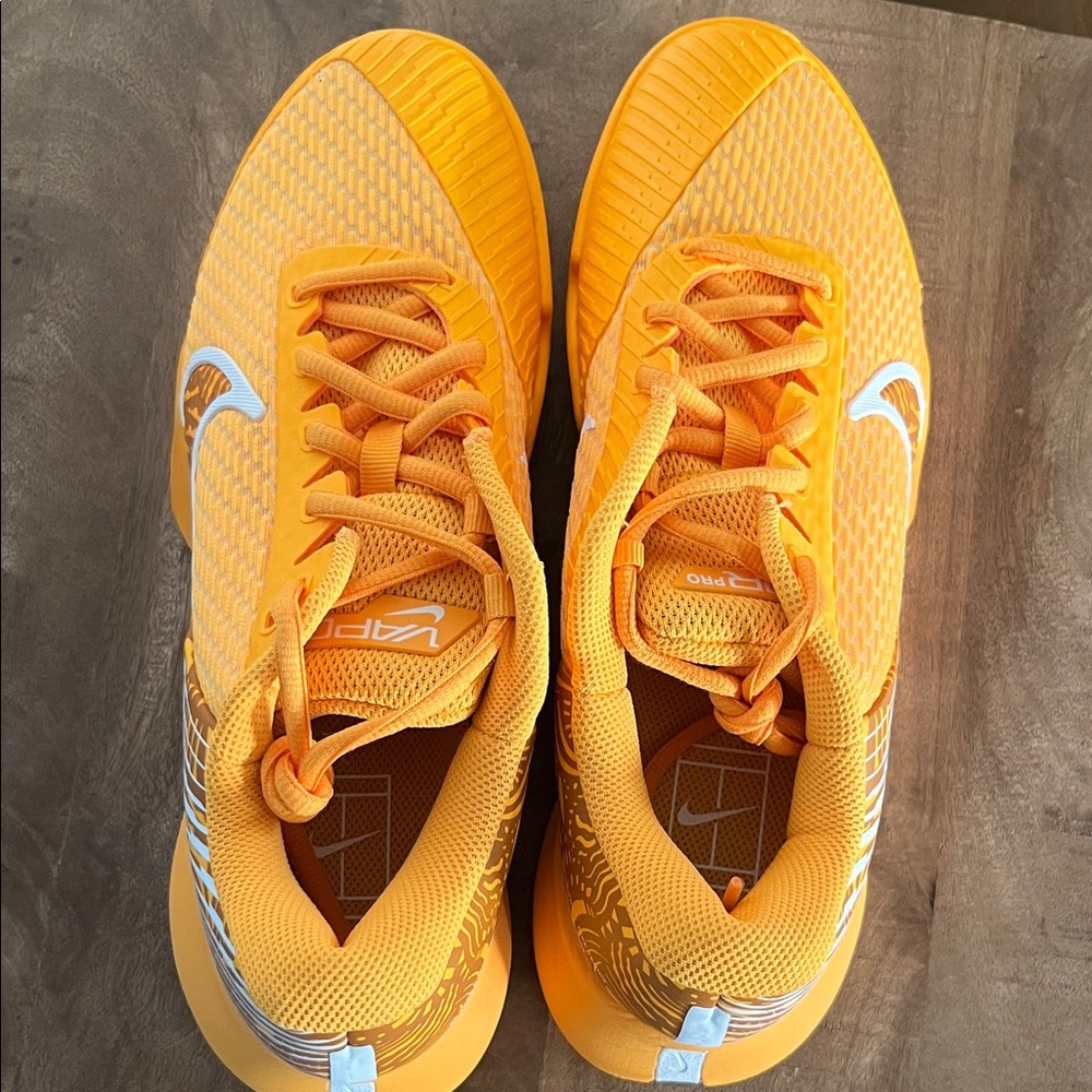 Nike Zoom Vapor Pro 2 HC Women's Tennis Sneakers - Picture 4 of 5